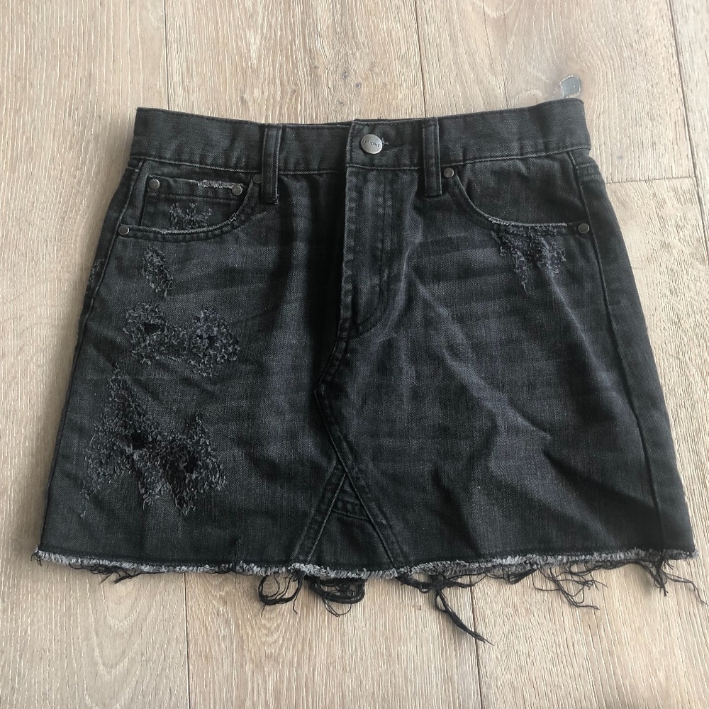 EVIDNT Los Angeles Black Skirt